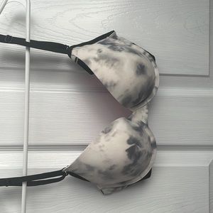 2 never worn pink push up bras. Size 34 B/32 C